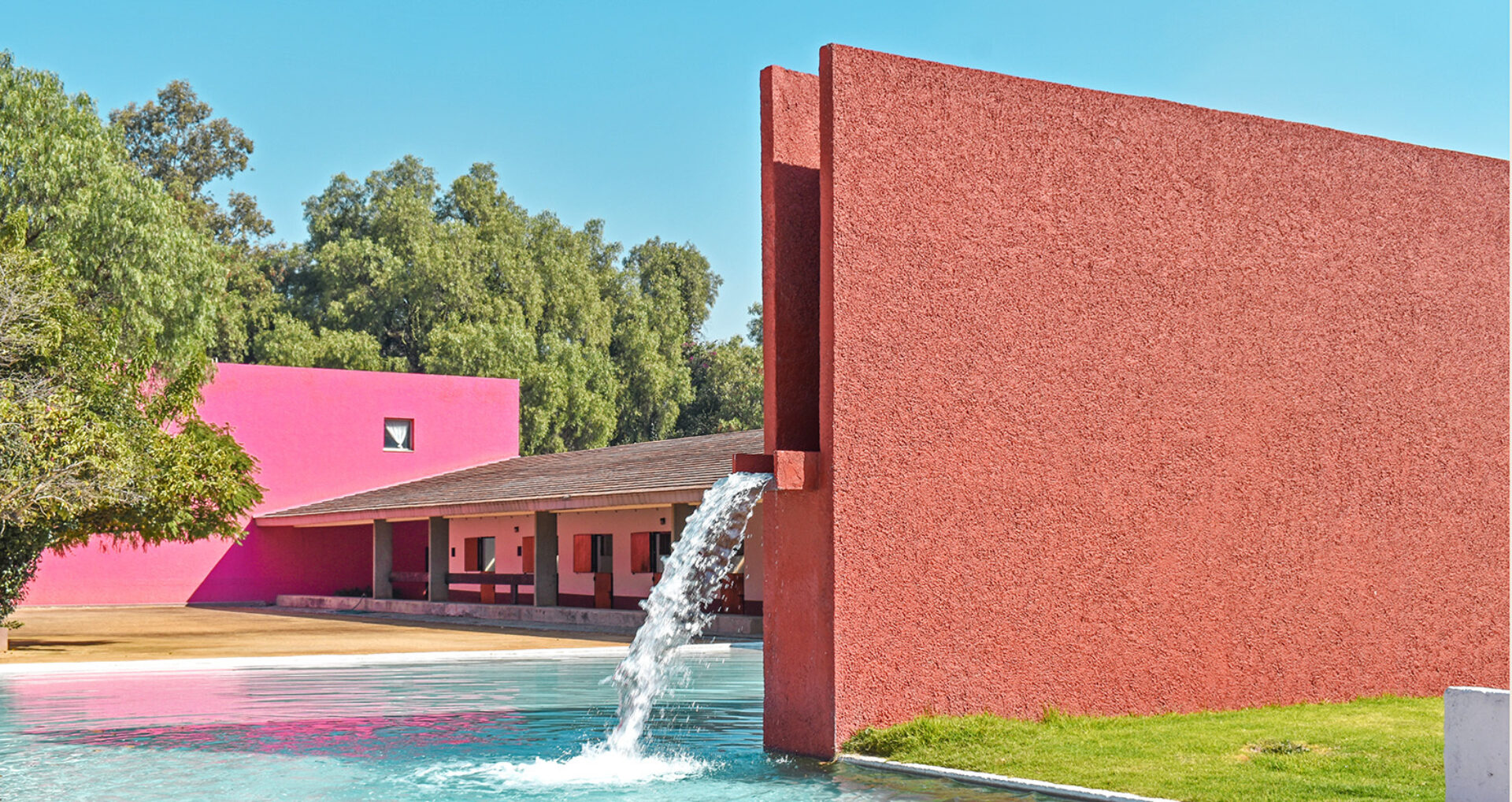 Cuadra San Cristóbal Luis Barragán Hero