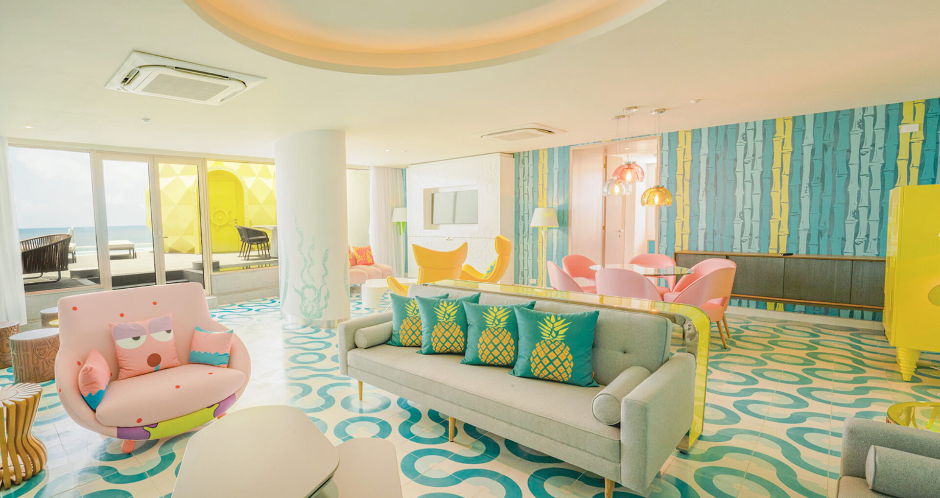 Nick Pineapple Suite Living