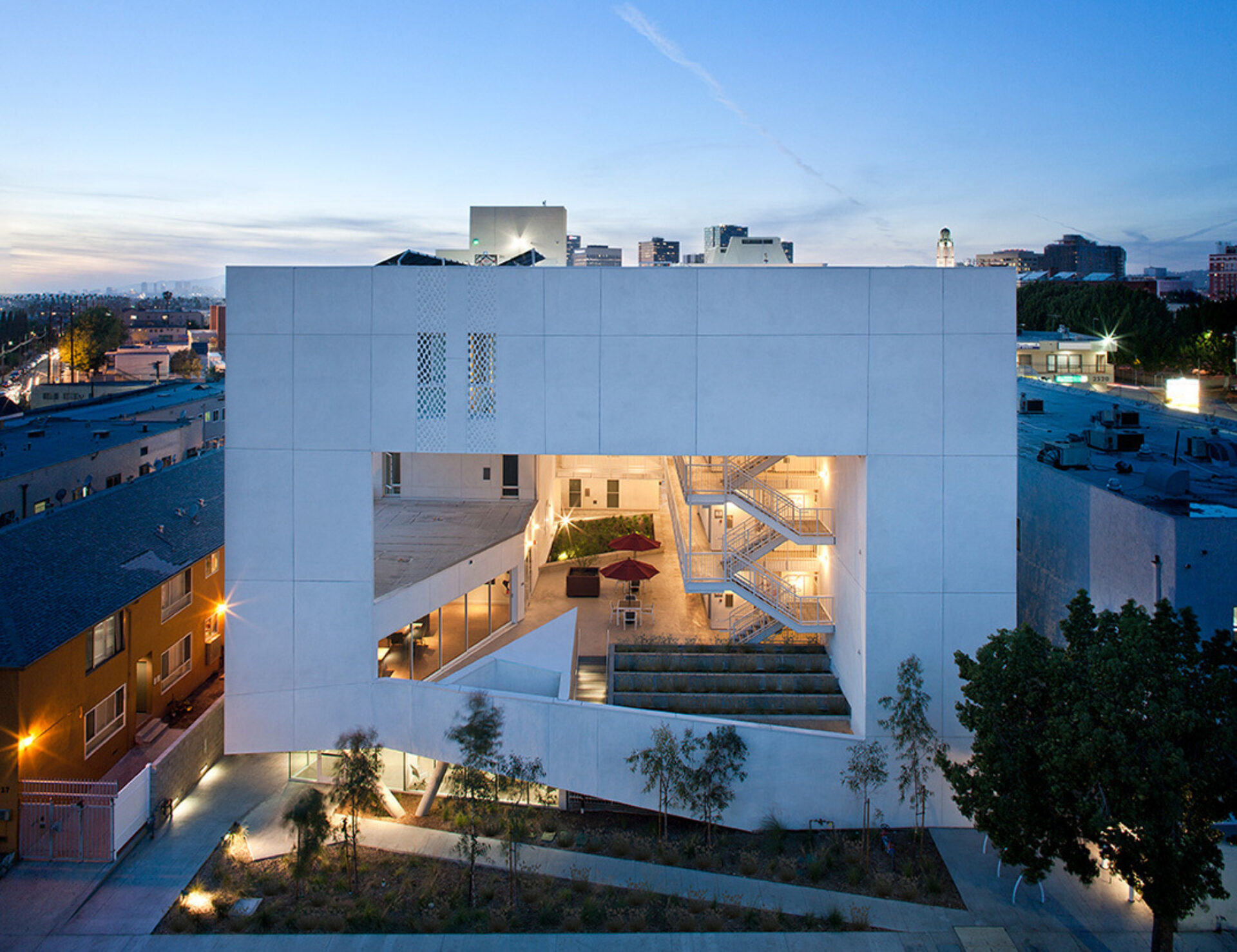 Brooks Scarpa The Sixh Credit Tara Wucjik Courtesyof BS